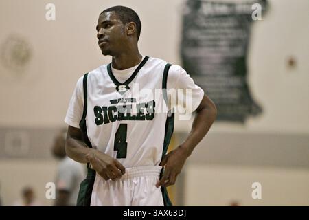 Februar 2010 - St. Petersburg, Florida, USA - DANIEL WALLACE | Times. TP 318924 WALL bball 11 (02/27/2010 Tampe) Sickles' Rashawn Rembert (4) geht in der ersten Hälfte des Basketball-Regionalfinales der Klasse 5A gegen Clearwater an der Sickles High School an die Linie für die Gryphons. [DANIEL WALLACE, Times] (Bild: © St. Petersburg Times/ZUMApress.com) Stockfoto