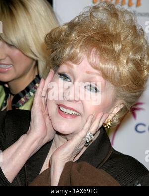 18. Januar 2007 - Los Angeles, CA, USA - Debbie Reynolds. „Funny Money“ Premiere. Los Angeles, CA. 18. Januar 2007,2007 Kathy Hutchins / Hutchins Foto. (Foto: © Kathy Hutchins/Newscom via ZUMA Press) Stockfoto