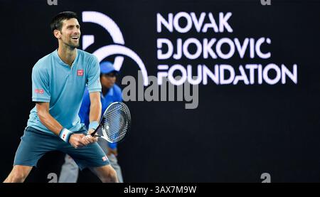 11. Januar 2017: Novak Djokovic aus Serbien bereitet sich darauf vor, während einer kostenlosen Wohltätigkeitsveranstaltung „A Night with Novak“ zurückzukehren, um Geld für seine Novak Djokovic Foundation in der Margaret Court Arena in Melbourne, Australien zu sammeln. Sydney Low/Cal Sport Media (Kreditbild: &Copy; Sydney Low/CSM via ZUMA Wire) Stockfoto