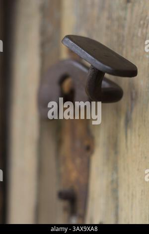 Alte rostige Türgriff Stockfoto