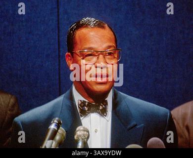 14. März 1996: Washington, District of Columbia, USA S - der Führer der Nation of Islam, Louis Farrakhan, beantwortet während einer Pressekonferenz Fragen von Reportern. (Kreditbild: © Mark Reinstein via ZUMA Wire) Stockfoto