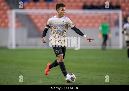 9. Dezember 2016: Der Wake Forest Defender Alex Knox (18) kontrolliert den Ball während der 1. Hälfte eines NCAA-Halbfinales zwischen den Wake Forest Demon Deacons und den Denver Pioneers im BBVA Compass Stadium in Houston, Texas. ..Trask Smith/CSM(Credit Image: &Copy; Trask Smith/CSM via ZUMA Wire) Stockfoto