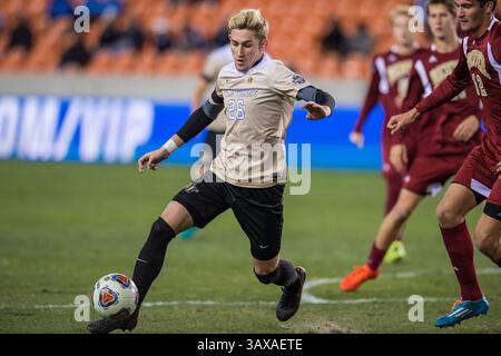 9. Dezember 2016: Sam Raben (26) kontrolliert den Ball während der 1. Hälfte eines NCAA-Halbfinales zwischen den Wake Forest Demon Deacons und den Denver Pioneers im BBVA Compass Stadium in Houston, Texas. ..Trask Smith/CSM(Credit Image: &Copy; Trask Smith/CSM via ZUMA Wire) Stockfoto