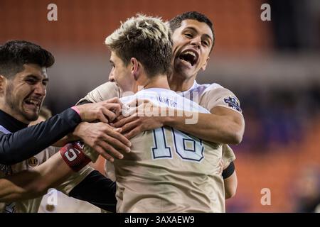 9. Dezember 2016: Wake Forest Mittelfeldspieler Ian Harkes (16) feiert mit seinen Teamkollegen, nachdem er während der 2. Überstunden eines NCAA-Halbfinalspiels zwischen den Wake Forest Demon Deacons und den Denver Pioneers im BBVA Compass Stadium in Houston, Texas, das Siegtor erzielte. Wake Forest gewann 2-1, um ins Finale zu gelangen...Trask Smith/CSM(Credit Image: &Copy; Trask Smith/CSM via ZUMA Wire) Stockfoto