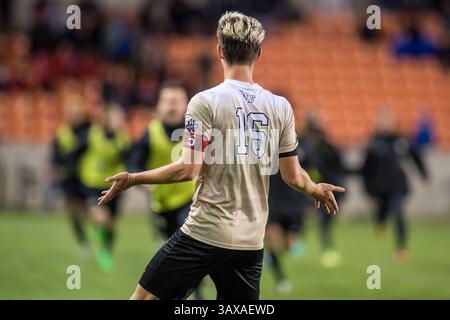 9. Dezember 2016: Wake Forest Mittelfeldspieler Ian Harkes (16) feiert, nachdem er das Siegtor während der 2. Überstunden eines NCAA-Halbfinalspiels zwischen den Wake Forest Demon Deacons und den Denver Pioneers im BBVA Compass Stadium in Houston, Texas, erzielte. Wake Forest gewann 2-1, um ins Finale zu gelangen...Trask Smith/CSM(Credit Image: &Copy; Trask Smith/CSM via ZUMA Wire) Stockfoto