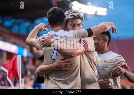 9. Dezember 2016: Wake Forest Stürmer Jon Bakero (7) feiert sein Tor mit Wake Forest Mittelfeldspieler Ian Harkes (16) während der 1. Hälfte eines NCAA-Halbfinales zwischen den Wake Forest Demon Deacons und den Denver Pioneers im BBVA Compass Stadium in Houston, Texas. Wake Forest gewann 2-1, um ins Finale zu gelangen...Trask Smith/CSM(Credit Image: &Copy; Trask Smith/CSM via ZUMA Wire) Stockfoto