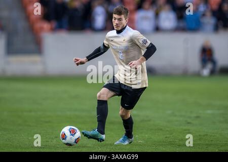 9. Dezember 2016: Wake Forest Mittelfeldspieler Luis Argudo (2) kontrolliert den Ball während der 1. Hälfte eines NCAA-Halbfinales zwischen den Wake Forest Demon Deacons und den Denver Pioneers im BBVA Compass Stadium in Houston, Texas. Wake Forest gewann 2-1, um ins Finale zu gelangen...Trask Smith/CSM(Credit Image: &Copy; Trask Smith/CSM via ZUMA Wire) Stockfoto