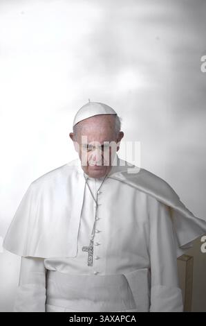 Vatikanstadt, Vatikanstadt. Februar 2023. Am 13. März 2023 ist Papst Franziskus zehn Jahre Pontifikat. Im Bild : Papst Franziskus während seiner wöchentlichen Generalaudienz am Petersplatz am Vatikan, Mittwoch. 25. September 2013 Credit: Independent Photo Agency/Alamy Live News Stockfoto