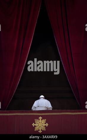 Vatikanstadt, Vatikanstadt. Februar 2023. Am 13. März 2023 ist Papst Franziskus zehn Jahre Pontifikat. Im Bild: Papst Franziskus URBI et Orbi Weihnachtsfeiertag des Petersdoms im Vatikan, 25. Dezember 2019 Credit: Independent Photo Agency/Alamy Live News Stockfoto