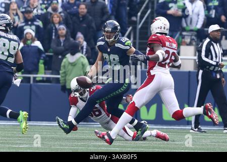 24. Dezember 2016: Seattle Seahawks Tight End Jimmy Graham (88) beobachtet, wie ein Pass während eines Spiels zwischen den Arizona Cardinals und Seattle Seahawks am 24. Dezember 2016 im CenturyLink Field in Seattle, WA, unvollständig wird. Die Arizona Cardinals besiegten die Seattle Seahawks von 34 bis 31. Sean Brown/CSM(Credit Image: &Copy; Sean Brown/CSM via ZUMA Wire) Stockfoto