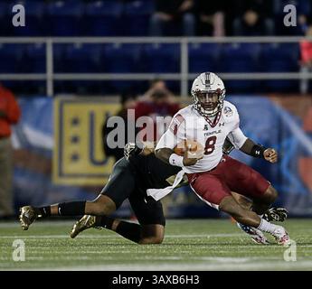 27. Dezember 2016: Phillip Walker versucht, während des Military Bowl zwischen den Temple Ewls und den Wake Forest Demon Deacons im Navy Marine Corp Memorial Stadium in Annapolis, Maryland, von einem Verteidiger wegzuspringen. Dean Deacons besiegen die Eulen, 34-26. Justin Cooper/CSM(Kreditbild: &Copy; Justin Cooper/CSM via ZUMA Wire) Stockfoto