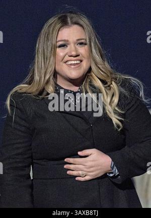 Dezember 2016 - Washington, District of Columbia, Vereinigte Staaten von Amerika - Sänger Kelly Clarkson tritt während der National Christmas Tree Lighting Ceremony auf der Ellipse in Washington, DC am Donnerstag, 1. Dezember 2016 auf. Credit: Ron Sachs / Pool via CNP (Credit Image: © Ron Sachs/CNP via ZUMA Wire) Stockfoto