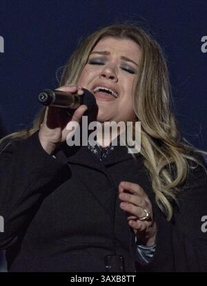 Dezember 2016 - Washington, District of Columbia, Vereinigte Staaten von Amerika - Sänger Kelly Clarkson tritt während der National Christmas Tree Lighting Ceremony auf der Ellipse in Washington, DC am Donnerstag, 1. Dezember 2016 auf. Credit: Ron Sachs / Pool via CNP (Credit Image: © Ron Sachs/CNP via ZUMA Wire) Stockfoto