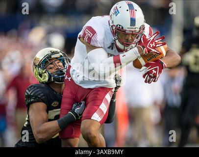 27. Dezember 2016: Adonis Jennings (17) macht einen Touchdown über einen Verteidiger während des Spiels zwischen den Temple Owl und den Wake Forest Demon Deacons im Military Bowl 2016, der im Navy-Marine Corps Memorial Stadium in Annapolis gespielt wird Foto: © Cory Royster/Cal Sport Media (Foto: &Copy; Cory Royster/CSM via ZUMA Wire) Stockfoto