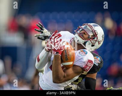 27. Dezember 2016: Adonis Jennings (17), der im Military Bowl 2016 im Navy-Marine Corps Memorial Stadium in Annapolis, Md. Gespielt wird, macht einen Touchdown über einen Verteidiger während des Spiels zwischen der Temple Owl und den Wake Forest Demon Deacons Foto: © Cory Royster/Cal Sport Media (Foto: &Copy; Cory Royster/CSM via ZUMA Wire) Stockfoto