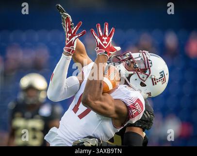 27. Dezember 2016: Adonis Jennings (17) macht einen Touchdown über einen Verteidiger während des Spiels zwischen den Temple Owl und den Wake Forest Demon Deacons im Military Bowl 2016, der im Navy-Marine Corps Memorial Stadium in Annapolis gespielt wird Foto: © Cory Royster/Cal Sport Media (Foto: &Copy; Cory Royster/CSM via ZUMA Wire) Stockfoto