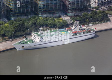Die Passagierfähre Shanghai-Osaka Rroro SU ZHOU HAO im Huangpu River, Fährstrecken China-Japan, Hafen Shanghai, internationaler Kreuzfahrthafen Stockfoto