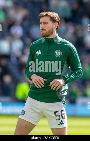 Anthony Ralston, Profi-Fußballspieler, spielt für Celtic FC. Bild, das während eines Trainings und einer Aufwärmsitzung vor dem Spiel aufgenommen wurde. Stockfoto