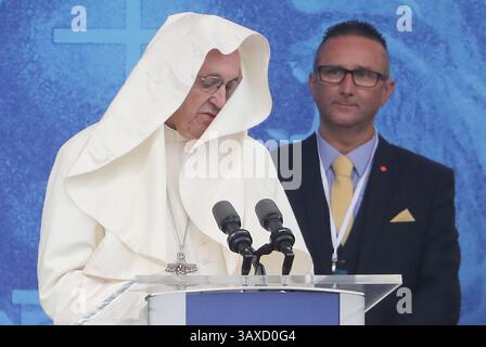 Knock, Irland. April 2025. Aktenfoto vom 26./08/18 von Papst Franziskus während eines Besuchs im Heiligen Heiligtum Knock in County Mayo, um die Erscheinungskapelle zu besichtigen und die Angelus-Ansprache zu halten, als Teil seines Besuchs in Irland. Ausgabedatum: Montag, 21. April 2025. Quelle: Unabhängige Fotoagentur/Alamy Live News Stockfoto