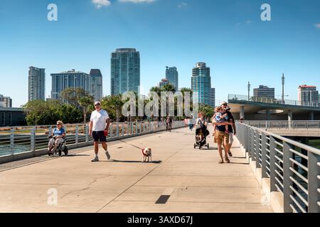 St. Petersburg, Florida, Uferpromenade, St. Pete Pier, Skyline der Innenstadt Stockfoto