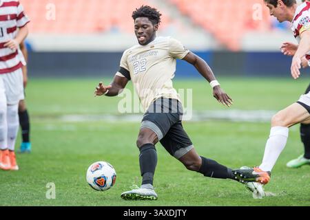 11. Dezember 2016: Wake Forest Mittelfeldspielerin EMA Twumasi (22) kontrolliert den Ball während der 1. Hälfte des NCAA Männer Fußball Championship Spiels zwischen den Wake Forest Demon Deacons und dem Stanford Cardinal im BBVA Compass Stadium in Houston, Texas. ..Trask Smith/CSM(Credit Image: &Copy; Trask Smith/CSM via ZUMA Wire) Stockfoto