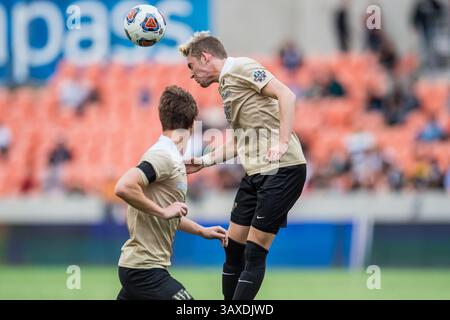 11. Dezember 2016: Sam Raben (26), der Wake Forest Defender, führt den Ball während der 1. Hälfte der NCAA Männer's Soccer Championship zwischen den Wake Forest Demon Deacons und dem Stanford Cardinal im BBVA Compass Stadium in Houston, Texas. ..Trask Smith/CSM(Credit Image: &Copy; Trask Smith/CSM via ZUMA Wire) Stockfoto