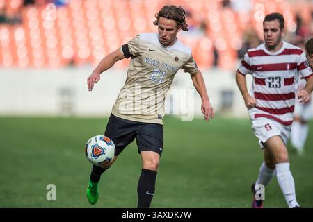 11. Dezember 2016: Wake Forest Mittelfeldspieler Hayden Partain (21) kontrolliert den Ball während der 2. Hälfte der NCAA Männer's Soccer Championship zwischen den Wake Forest Demon Deacons und dem Stanford Cardinal im BBVA Compass Stadium in Houston, Texas. Stanford gewann 5-4 im Elfmeterschießen nach zwei Überstunden und endete mit 0-0 Punkten...Trask Smith/CSM(Credit Image: &Copy; Trask Smith/CSM via ZUMA Wire) Stockfoto