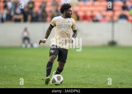 11. Dezember 2016: Wake Forest Mittelfeldspielerin EMA Twumasi (22) kontrolliert den Ball während der 2. Überstunden der NCAA Männer's Soccer Championship zwischen den Wake Forest Demon Deacons und dem Stanford Cardinal im BBVA Compass Stadium in Houston, Texas. Stanford gewann 5-4 im Elfmeterschießen nach zwei Überstunden und endete mit 0-0 Punkten...Trask Smith/CSM(Credit Image: &Copy; Trask Smith/CSM via ZUMA Wire) Stockfoto