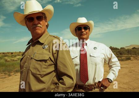 ERSCHEINUNGSDATUM: 26. August 2016 TITEL: Hell or High Water STUDIO: OddLot Entertainment REGISSEUR: David Mackenzie PLOT: Ein geschiedener Vater und sein Ex-Knabe älterer Bruder greifen auf ein verzweifeltes Vorhaben zurück, um die Ranch ihrer Familie in West Texas zu retten. DIE HAUPTROLLE: Jeff Bridges als Marcus Hamilton, Gregory Cruz als Bär (Credit: Stockfoto