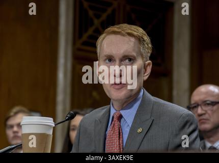 18. Januar 2017: Washington, District of Columbia, U.. S - Senator James Lankford (R-OK) am Zeugentisch während der Bestätigungsverhandlungen für Scott Pruitt als Administrator der EPA. (Kreditbild: © Mark Reinstein via ZUMA Wire) Stockfoto