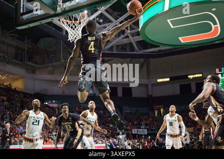 1. Februar 2017: Florida State Guard Dwayne Bacon (4) fährt während des NCAA Basketballspiels zwischen den Florida State University Seminoles und den University of Miami Hurricanes im Watsco Center in Coral Gables, Florida, zum Korb. Florida State besiegte Miami von 75 bis 57. Mario Houben/CSM(Kreditbild: &Copy; Mario Houben/CSM via ZUMA Wire) Stockfoto