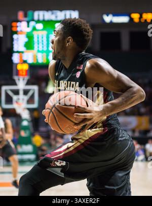 1. Februar 2017: Der Florida State Guard Trent Forrest (3) fährt den Ball während des NCAA-Basketballspiels zwischen den Florida State University Seminoles und den University of Miami Hurricanes im Watsco Center in Coral Gables, Florida. Florida State besiegte Miami von 75 bis 57. Mario Houben/CSM(Kreditbild: &Copy; Mario Houben/CSM via ZUMA Wire) Stockfoto
