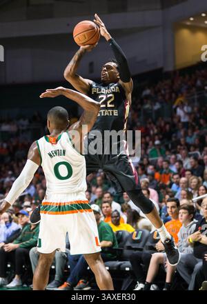 1. Februar 2017: Florida State Guard Xavier Rathan-Mayes (22) schießt für drei gegen Miami während des NCAA Basketballspiels zwischen den Florida State University Seminoles und den University of Miami Hurricanes im Watsco Center in Coral Gables, Florida. Florida State besiegte Miami von 75 bis 57. Mario Houben/CSM(Kreditbild: &Copy; Mario Houben/CSM via ZUMA Wire) Stockfoto