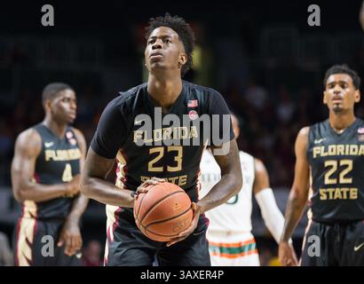 1. Februar 2017: Florida State Stürmer Jarquez Smith (23) bereitet sich auf einen Freiwurf während des NCAA-Basketballspiels zwischen den Florida State University Seminoles und den University of Miami Hurricanes im Watsco Center in Coral Gables vor. Florida State besiegte Miami von 75 bis 57. Mario Houben/CSM(Kreditbild: &Copy; Mario Houben/CSM via ZUMA Wire) Stockfoto