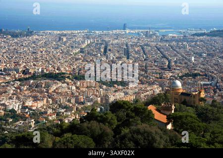 Dezember 2016 - Barcelona, Spanien - Blick und Skyline von Barcelona vom Tibidabo. (Bild: © Sergi Reboredo via ZUMA Wire) Stockfoto