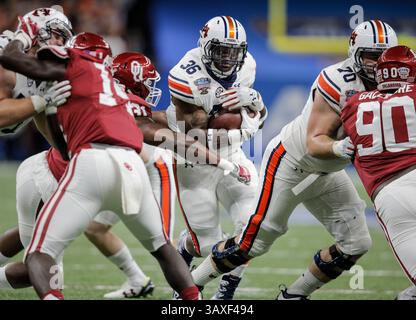Januar 2017 New Orleans, LA USA: Auburn Running Back Kamryn Pettway (36) Spielstatistik 24 Carrier für 103 Yards während des NCAA Allstate Sugar Bowl Fußballspiels zwischen Auburn Tigers und den Oklahoma Sooners 19-35 verloren im Mercedes-Benz Superdome New Orleans, LA. Thurman James/CSM(Credit Image: &Copy; Thurman James/CSM via ZUMA Wire) Stockfoto