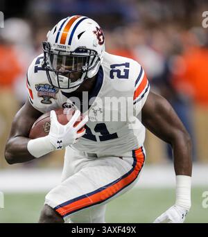 Januar 2017 New Orleans, LA USA: Auburn Running Back Kerryon Johnson (21) Spielstatistik 9 Carrier für 38 Yards während des NCAA Allstate Sugar Bowl Fußballspiels zwischen Auburn Tigers und den Oklahoma Sooners 19-35 verloren im Mercedes-Benz Superdome New Orleans, LA. Thurman James/CSM(Credit Image: &Copy; Thurman James/CSM via ZUMA Wire) Stockfoto