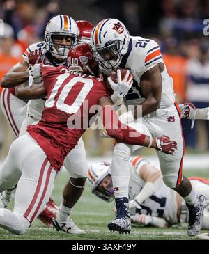 Januar 2017 New Orleans, LA USA: Auburn Running Back Kerryon Johnson (21) Spielstatistik 9 Carrier für 38 Yards während des NCAA Allstate Sugar Bowl Fußballspiels zwischen Auburn Tigers und den Oklahoma Sooners 19-35 verloren im Mercedes-Benz Superdome New Orleans, LA. Thurman James/CSM(Credit Image: &Copy; Thurman James/CSM via ZUMA Wire) Stockfoto