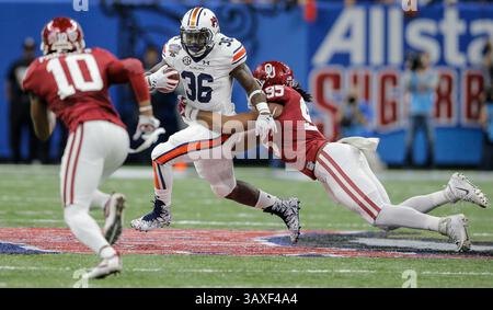 Januar 2017 New Orleans, LA USA: Auburn Running Back Kamryn Pettway (36) Spielstatistik 24 Carrier für 103 Yards während des NCAA Allstate Sugar Bowl Fußballspiels zwischen Auburn Tigers und den Oklahoma Sooners 19-35 verloren im Mercedes-Benz Superdome New Orleans, LA. Thurman James/CSM(Credit Image: &Copy; Thurman James/CSM via ZUMA Wire) Stockfoto