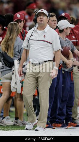 Januar 2017 New Orleans, LA USA: Oklahoma Head Coach Bob Stoops während des NCAA Allstate Sugar Bowl Fußballspiels zwischen Auburn Tigers und den Oklahoma Sooners 35-19 im Mercedes-Benz Superdome New Orleans, LA. Thurman James/CSM(Credit Image: &Copy; Thurman James/CSM via ZUMA Wire) Stockfoto