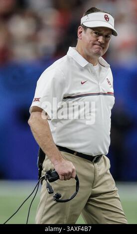 Januar 2017 New Orleans, LA USA: Oklahoma Head Coach Bob Stoops während des NCAA Allstate Sugar Bowl Fußballspiels zwischen Auburn Tigers und den Oklahoma Sooners 35-19 im Mercedes-Benz Superdome New Orleans, LA. Thurman James/CSM(Credit Image: &Copy; Thurman James/CSM via ZUMA Wire) Stockfoto