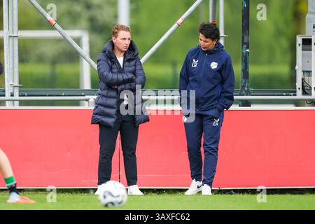 Utrecht, Niederlande. April 2025. Utrecht - Cheftrainer Jessica Torny von Feyenoord V1, Trainer Linda Helbling des FC Utrecht Vrouwen in der 20. Runde der Azerion Vrouwen Eredivisie in der Saison 2024/2025. Das Spiel findet am 21. April 2025 im Trainingskomplex Zoudenbalch in Utrecht statt. Credit: Box to Box Pictures/Alamy Live News Stockfoto