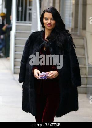 Dezember 2016 – New York, New York, USA – Victoria's Secret Model Adriana Lima trat am 5. Dezember 2016 auf der Wendy Williams Show in New York City auf (Foto: © Zelig Shaul/Ace Pictures via ZUMA Press) Stockfoto