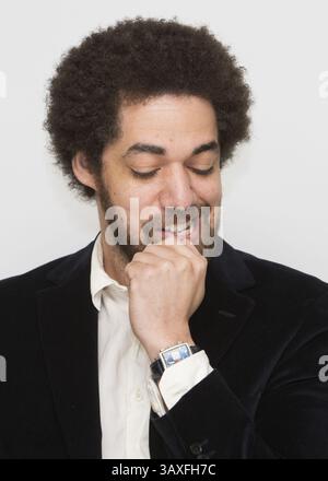 5. Dezember 2016: Hollywood, Kalifornien, USA: BRIAN JOSEPH BURTON, bekannt als Danger Mouse, Mitautor des Titelsongs Gold für den gleichnamigen Film. Danger Mouse: Brian Joseph Burton (* 29. Juli 1977 in Danger Mouse) ist ein US-amerikanischer Musiker, Songwriter und Produzent. Er wurde 2004 bekannt, als er das Album Grey veröffentlichte. Er gründete Gnarls Barkley mit CeeLo Green und produzierte die Alben St. Elywhere und The Odd Couple. 2009 arbeitete er mit James Mercer von der Indie-Rock-Band The Shins zusammen, um die Band Broken Bells zu gründen. In Additiv Stockfoto