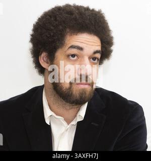 5. Dezember 2016: Hollywood, Kalifornien, USA: BRIAN JOSEPH BURTON, bekannt als Danger Mouse, Mitautor des Titelsongs Gold für den gleichnamigen Film. Danger Mouse: Brian Joseph Burton (* 29. Juli 1977 in Danger Mouse) ist ein US-amerikanischer Musiker, Songwriter und Produzent. Er wurde 2004 bekannt, als er das Album Grey veröffentlichte. Er gründete Gnarls Barkley mit CeeLo Green und produzierte die Alben St. Elywhere und The Odd Couple. 2009 arbeitete er mit James Mercer von der Indie-Rock-Band The Shins zusammen, um die Band Broken Bells zu gründen. In Additiv Stockfoto