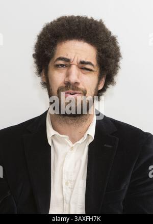 5. Dezember 2016: Hollywood, Kalifornien, USA: BRIAN JOSEPH BURTON, bekannt als Danger Mouse, Mitautor des Titelsongs Gold für den gleichnamigen Film. Danger Mouse: Brian Joseph Burton (* 29. Juli 1977 in Danger Mouse) ist ein US-amerikanischer Musiker, Songwriter und Produzent. Er wurde 2004 bekannt, als er das Album Grey veröffentlichte. Er gründete Gnarls Barkley mit CeeLo Green und produzierte die Alben St. Elywhere und The Odd Couple. 2009 arbeitete er mit James Mercer von der Indie-Rock-Band The Shins zusammen, um die Band Broken Bells zu gründen. In Additiv Stockfoto