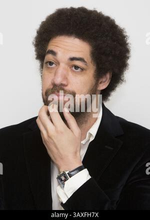 5. Dezember 2016: Hollywood, Kalifornien, USA: BRIAN JOSEPH BURTON, bekannt als Danger Mouse, Mitautor des Titelsongs Gold für den gleichnamigen Film. Danger Mouse: Brian Joseph Burton (* 29. Juli 1977 in Danger Mouse) ist ein US-amerikanischer Musiker, Songwriter und Produzent. Er wurde 2004 bekannt, als er das Album Grey veröffentlichte. Er gründete Gnarls Barkley mit CeeLo Green und produzierte die Alben St. Elywhere und The Odd Couple. 2009 arbeitete er mit James Mercer von der Indie-Rock-Band The Shins zusammen, um die Band Broken Bells zu gründen. In Additiv Stockfoto