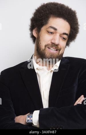 5. Dezember 2016: Hollywood, Kalifornien, USA: BRIAN JOSEPH BURTON, bekannt als Danger Mouse, Mitautor des Titelsongs Gold für den gleichnamigen Film. Danger Mouse: Brian Joseph Burton (* 29. Juli 1977 in Danger Mouse) ist ein US-amerikanischer Musiker, Songwriter und Produzent. Er wurde 2004 bekannt, als er das Album Grey veröffentlichte. Er gründete Gnarls Barkley mit CeeLo Green und produzierte die Alben St. Elywhere und The Odd Couple. 2009 arbeitete er mit James Mercer von der Indie-Rock-Band The Shins zusammen, um die Band Broken Bells zu gründen. In Additiv Stockfoto
