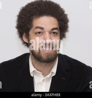 5. Dezember 2016: Hollywood, Kalifornien, USA: BRIAN JOSEPH BURTON, bekannt als Danger Mouse, Mitautor des Titelsongs Gold für den gleichnamigen Film. Danger Mouse: Brian Joseph Burton (* 29. Juli 1977 in Danger Mouse) ist ein US-amerikanischer Musiker, Songwriter und Produzent. Er wurde 2004 bekannt, als er das Album Grey veröffentlichte. Er gründete Gnarls Barkley mit CeeLo Green und produzierte die Alben St. Elywhere und The Odd Couple. 2009 arbeitete er mit James Mercer von der Indie-Rock-Band The Shins zusammen, um die Band Broken Bells zu gründen. In Additiv Stockfoto