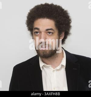 5. Dezember 2016: Hollywood, Kalifornien, USA: BRIAN JOSEPH BURTON, bekannt als Danger Mouse, Mitautor des Titelsongs Gold für den gleichnamigen Film. Danger Mouse: Brian Joseph Burton (* 29. Juli 1977 in Danger Mouse) ist ein US-amerikanischer Musiker, Songwriter und Produzent. Er wurde 2004 bekannt, als er das Album Grey veröffentlichte. Er gründete Gnarls Barkley mit CeeLo Green und produzierte die Alben St. Elywhere und The Odd Couple. 2009 arbeitete er mit James Mercer von der Indie-Rock-Band The Shins zusammen, um die Band Broken Bells zu gründen. In Additiv Stockfoto